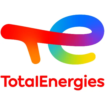 Logo de TotalEnergies, una empresa global de energía, que muestra un diseño moderno con colores vibrantes, simbolizando sostenibilidad y diversidad en el sector energético.